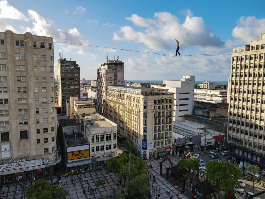 ¡Increíble! Equilibrista cruzará la Alameda desde las alturas