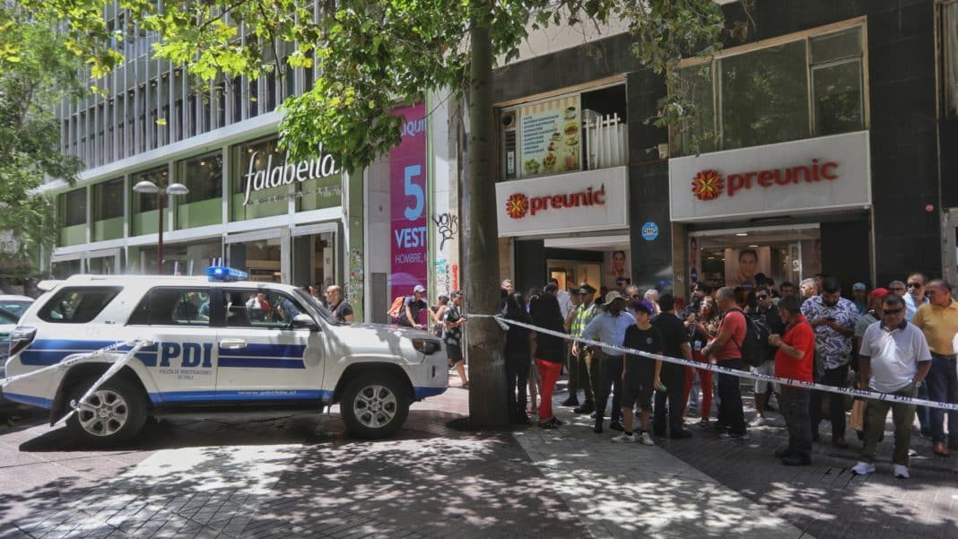 ¡Increíble! Funcionarios PDI frustran a balazos robo en Paseo Ahumada