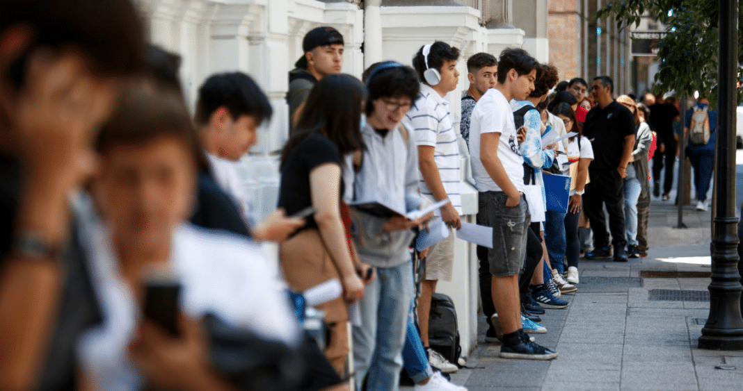 ¡Resultados de la PAES ya están aquí! Descubre cómo postularte a las mejores instituciones