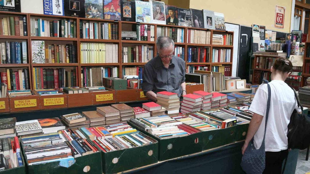 ¡Vuelve la Feria del Libro Usado de la U. Mayor y no te la puedes perder!