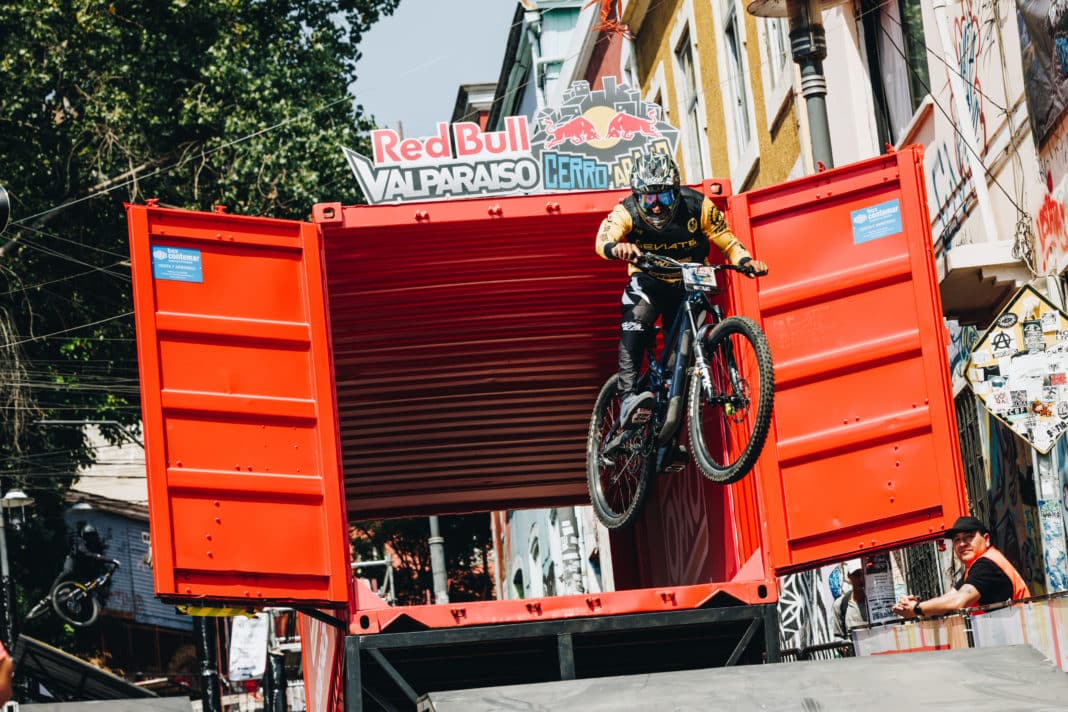 Descubre la historia detrás de Red Bull Valparaíso Cerro Abajo en su nuevo documental