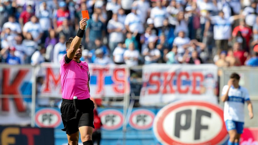 FIFA revela su postura frente a la tarjeta azul en el fútbol