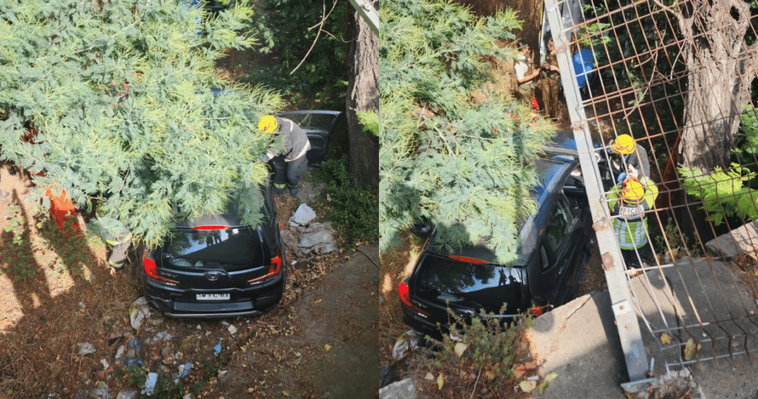 Impactante colisión en Valparaíso deja un auto desbarrancado y un lesionado