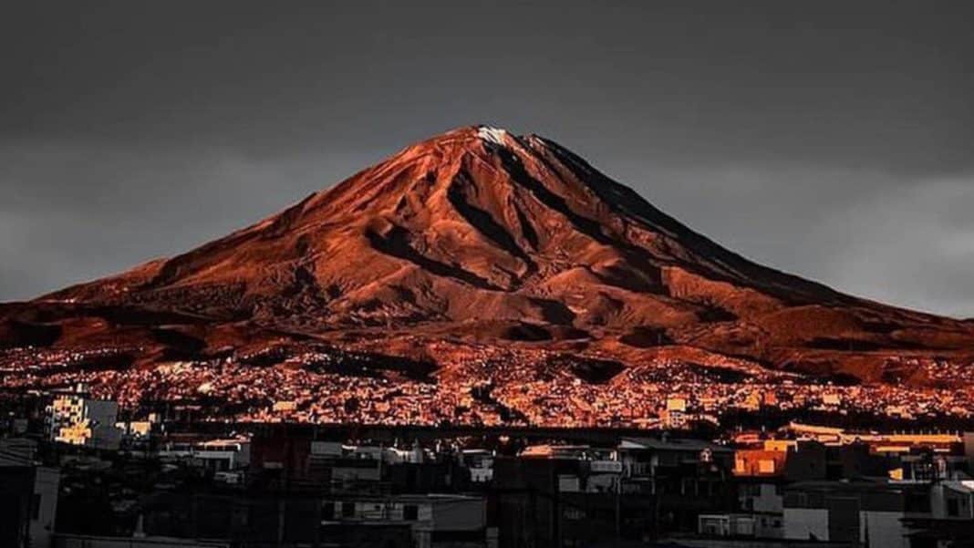 Impactante tragedia: Chileno muere tras caer 300 metros mientras escalaba un volcán en Perú