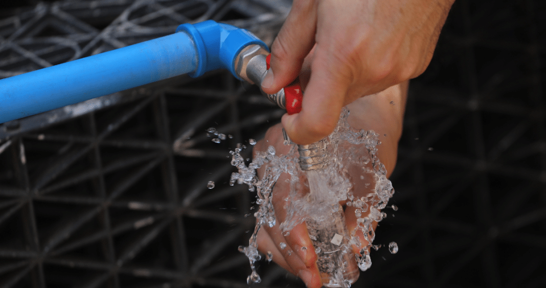 Increíble descubrimiento: Científicos crean polímero que descontamina grandes masas de agua