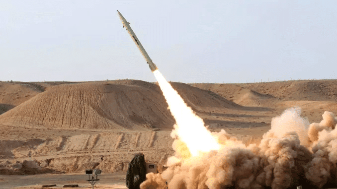 Irán ensaya el ataque a una base aérea de Israel durante una prueba de misiles
