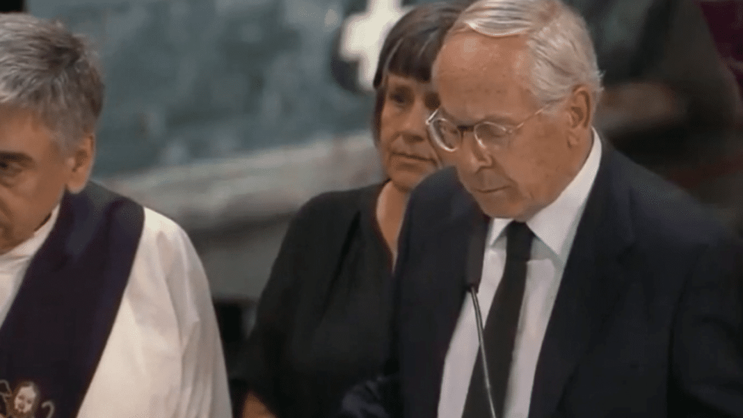 José Piñera participa en el funeral de su hermano Sebastián