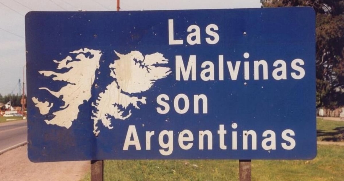 Milei reafirma el derecho de soberanía sobre las Malvinas ante visita de canciller británico