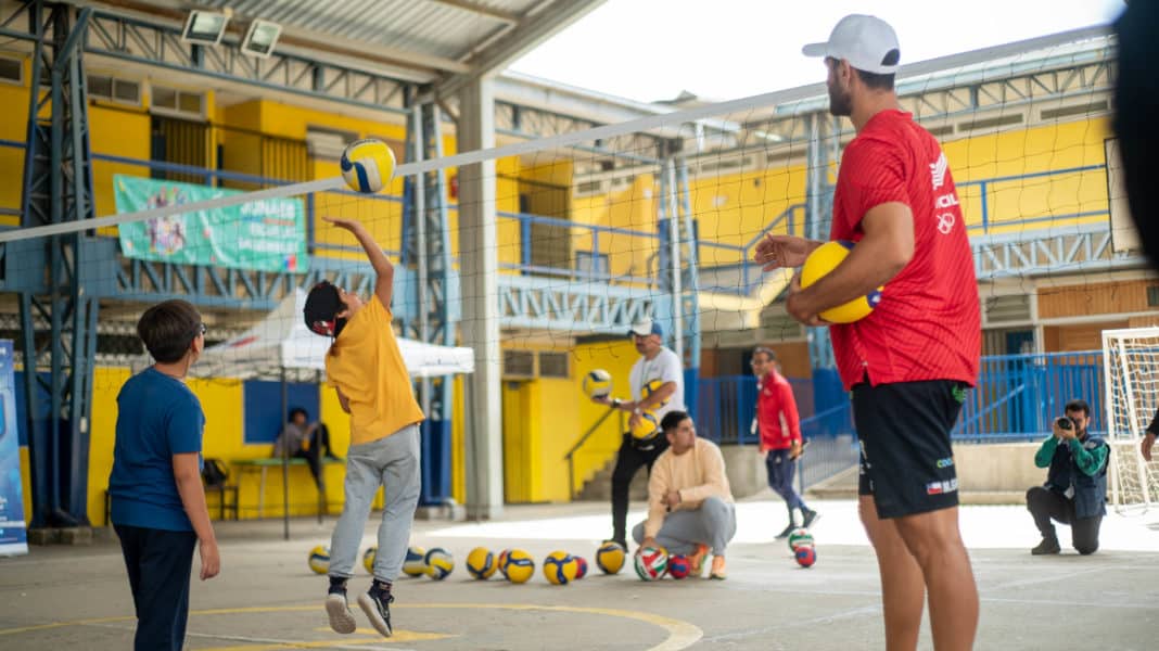 Primos Grimalt se unen a la iniciativa 'Escuelas Abiertas' para apoyar a las familias afectadas por los incendios en Villa Alemana