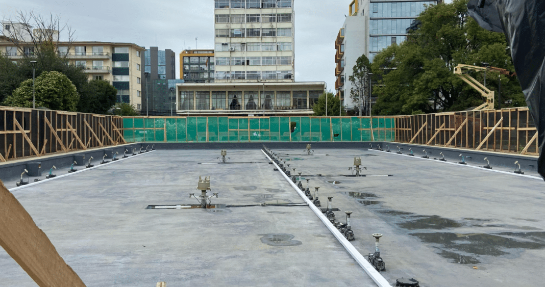 Vecinos indignados por demora en mejoramiento de pileta en Plaza de Armas de Osorno