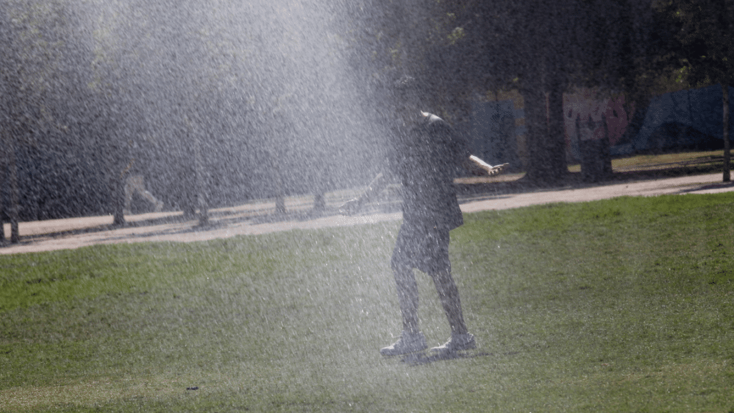 ¡Alerta amarilla! Regiones Metropolitana, O'Higgins y Maule en peligro por calor intenso