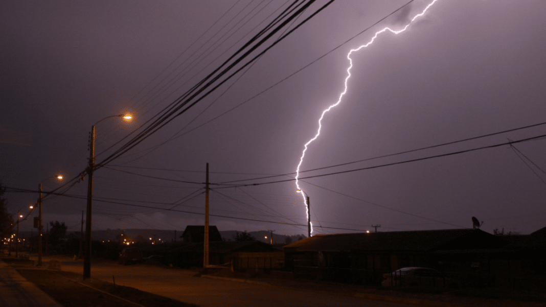 ¡Alerta meteorológica! Tormentas eléctricas y precipitaciones se avecinan en cuatro regiones del país