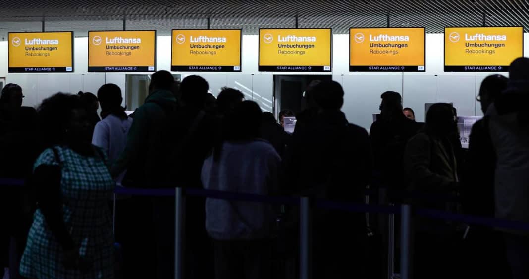 ¡Caos en los aeropuertos alemanes! Más de mil vuelos cancelados y casi 200 mil pasajeros varados