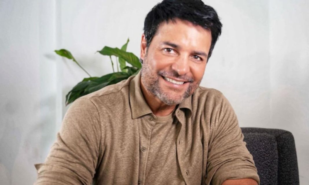 ¡Chayanne vuelve con todo! Anuncia el esperado tour “Bailemos Otra Vez” 2024