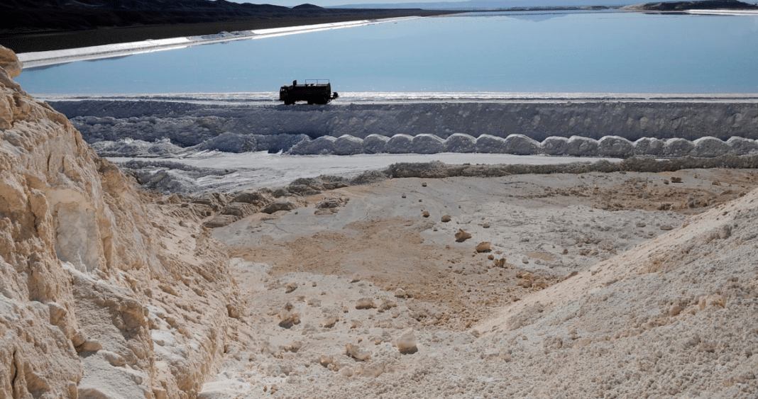 ¡Chile liderará la producción de litio hacia 2030 gracias a acuerdo Codelco-SQM!