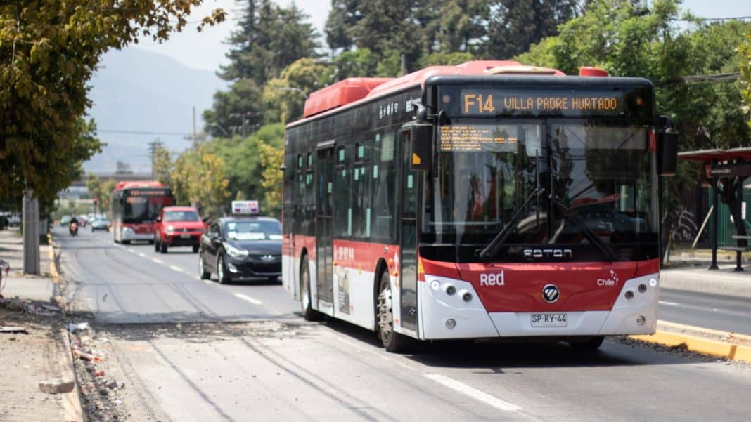 ¡Choferes de buses RED amenazan con paro en el Súper Lunes! Descubre qué piden y cómo respondió el DTPM