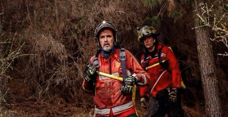 ¡El Flaco de Dinamita Show se une a los Bomberos para combatir los incendios forestales!