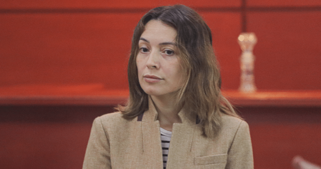 ¡Escándalo! Diputado Aedo critica a Camila Polizzi por su cuenta de Arsmate y exige revisar su arresto domiciliario
