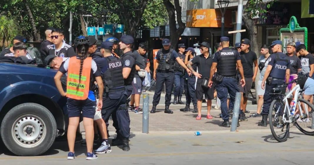 ¡Escándalo en Argentina! 12 hinchas de Colo Colo detenidos por delitos violentos