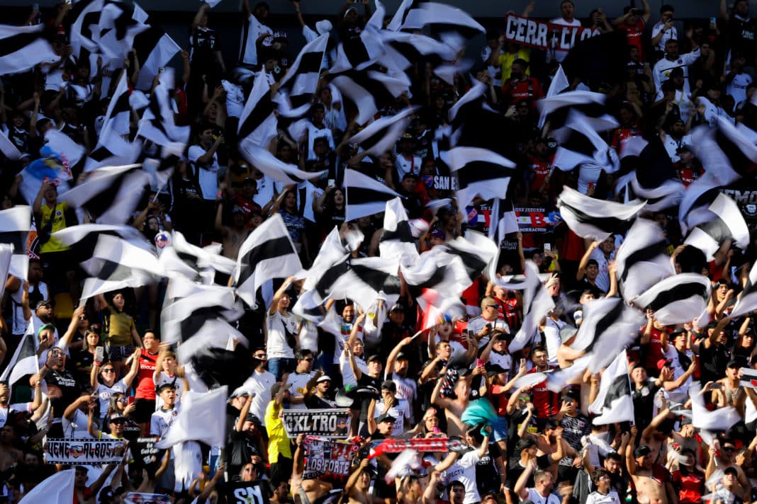 ¡Escándalo en Argentina! Encuentran drogas y armas en buses de hinchas de Colo-Colo