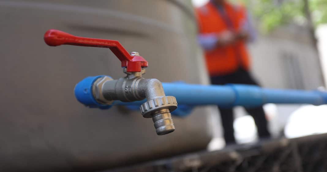 ¡Escándalo en Valdivia! Vecino destruye instalación de agua dejando a 70 familias sin suministro