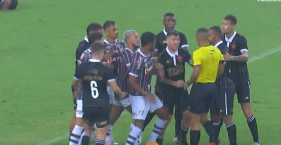 ¡Escándalo en el clásico Vasco-Fluminense! Medel expulsado tras pelea