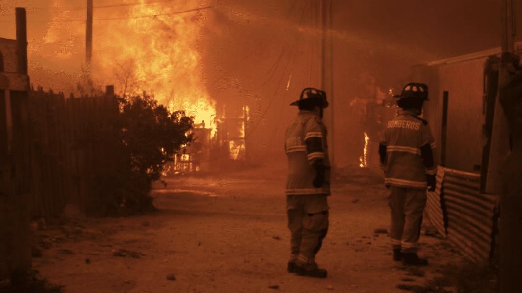 ¡Impactante! Autoridades mantienen toque de queda en zonas afectadas por los incendios forestales: No creerás lo que revelaron sobre las personas detenidas
