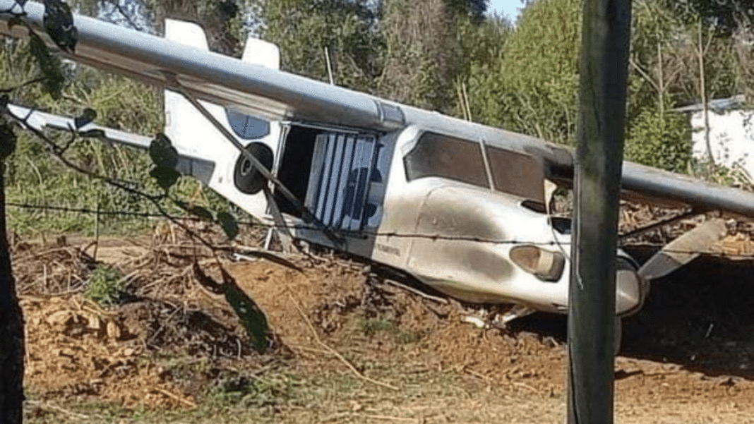 ¡Impactante! Avioneta capotó al interior del aeródromo de Villarrica