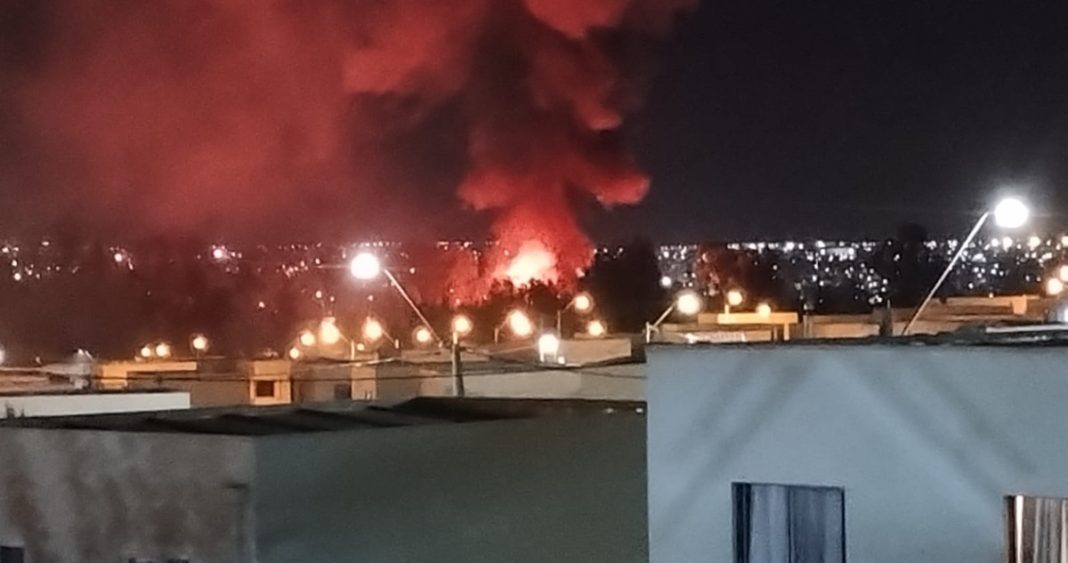 ¡Impactante! Incendio arrasa con una vivienda y dos vehículos en Villa Alemana