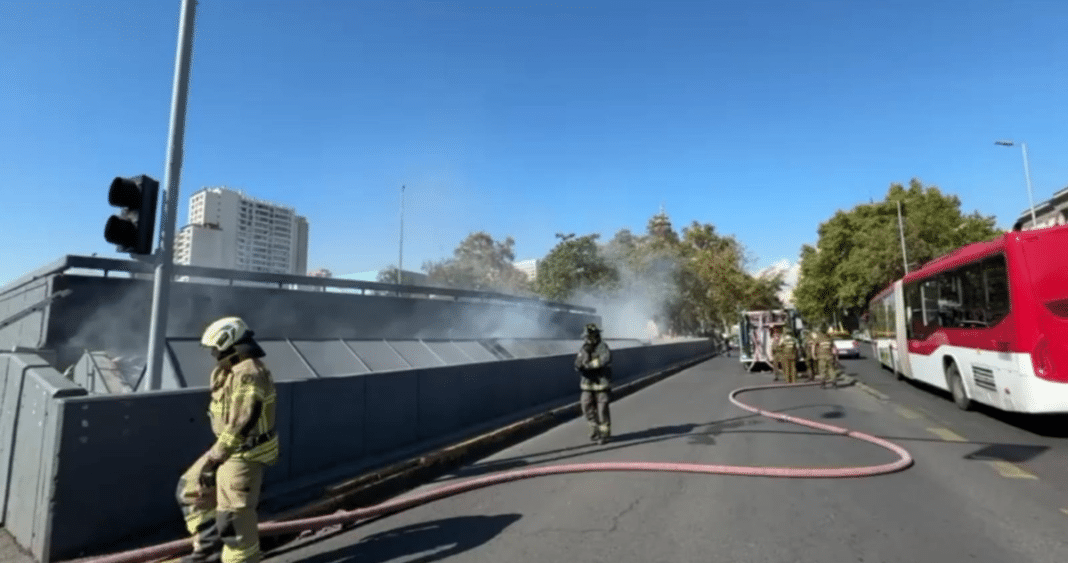 ¡Impactante incendio en estación del Metro de Santiago!