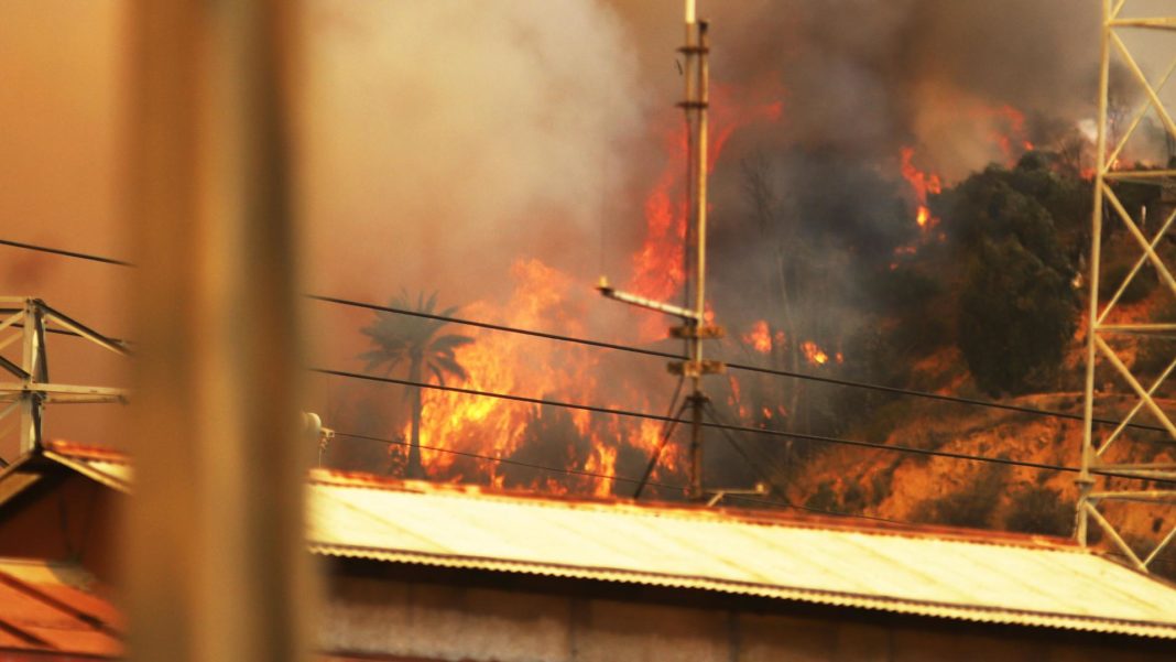 ¡Impactante video! Explosiones en barrio industrial de Viña del Mar durante incendios en Valparaíso