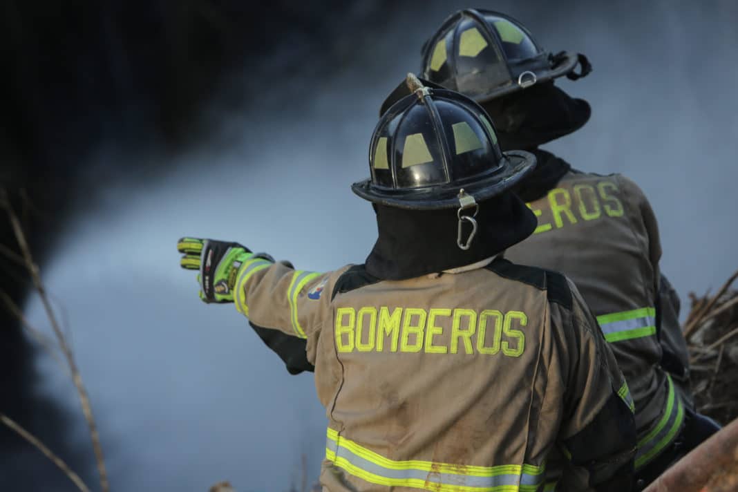 ¡Incendio al costado del Estero Marga Marga en Viña del Mar!