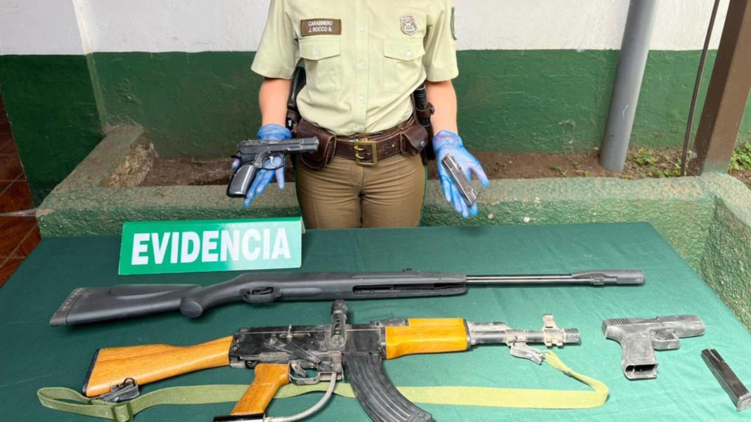 ¡Increíble! Carabineros detiene a sujetos con un arsenal de armas en el Troncal Sur