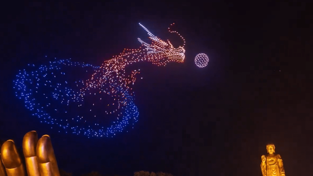 ¡Increíble! China da la bienvenida al año del dragón de madera con un espectáculo de drones