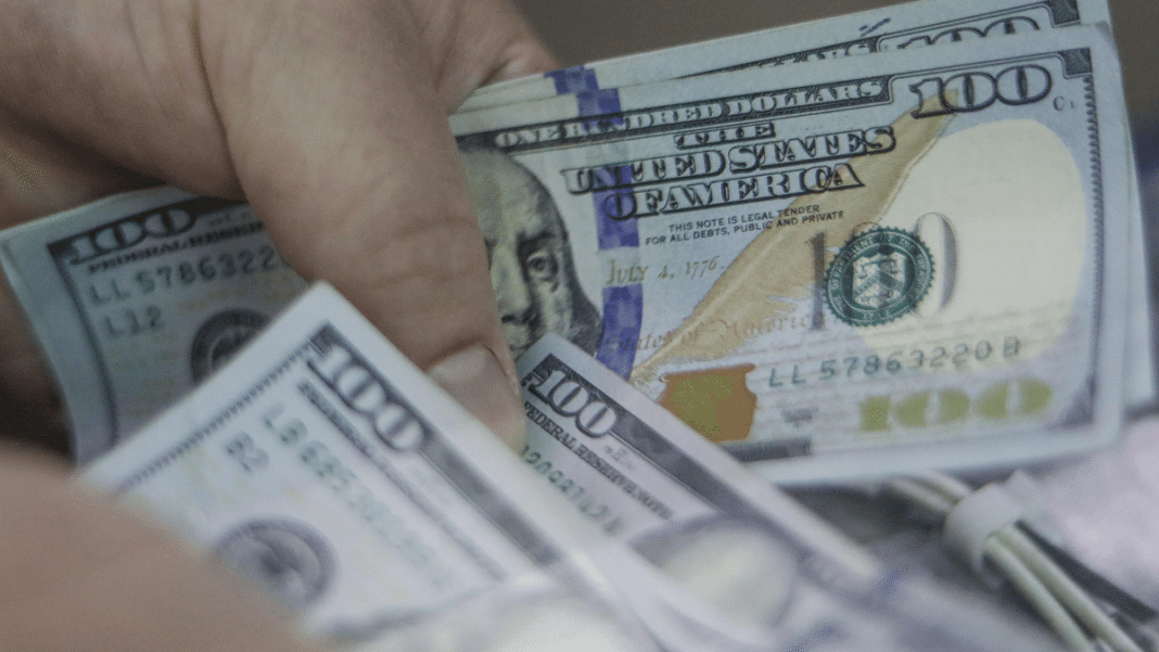 ¡Increíble! El dólar en Chile supera los $980 y se acerca a los $1000