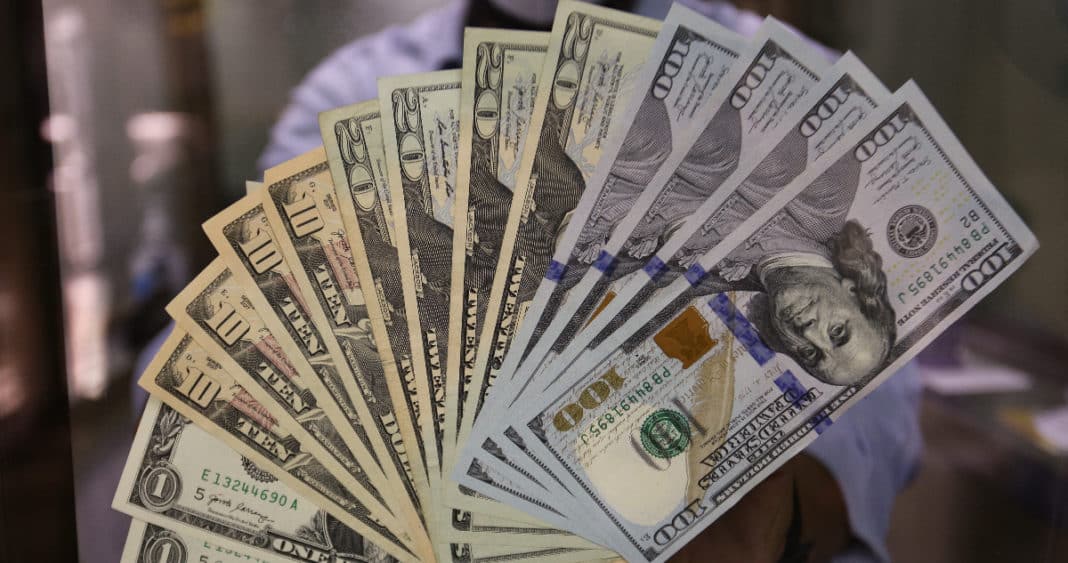 ¡Increíble! El peso chileno se desploma frente al dólar y podría llegar a los $1.000