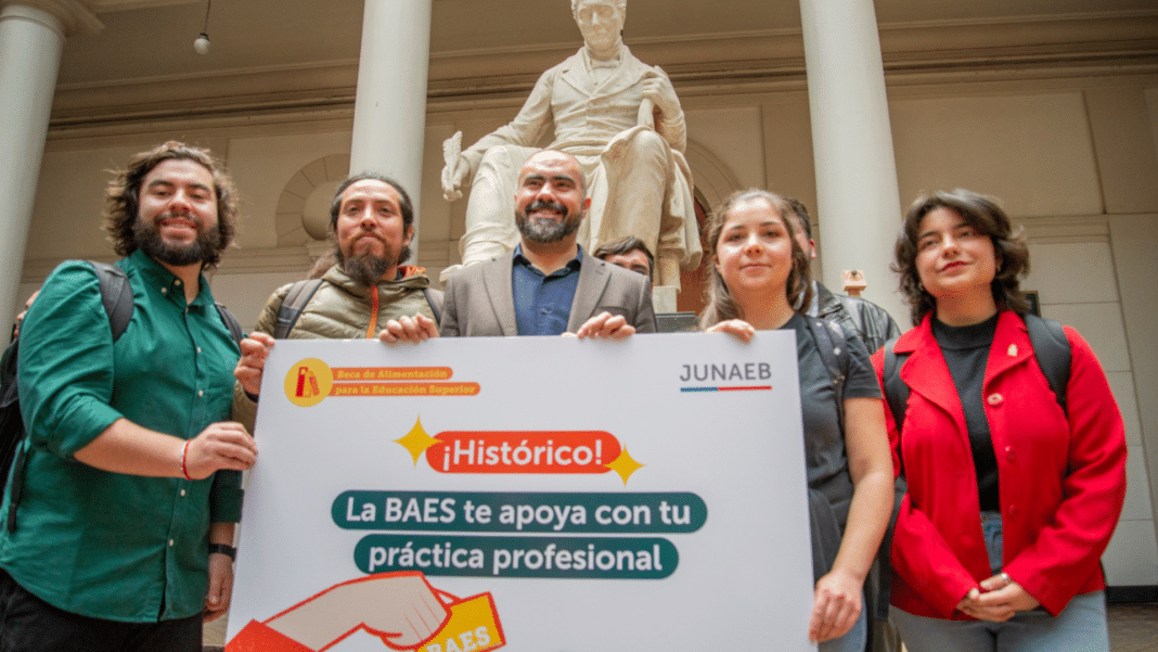 ¡Increíble! Estudiantes en práctica se quedan sin beca BAES y apuntan a las universidades