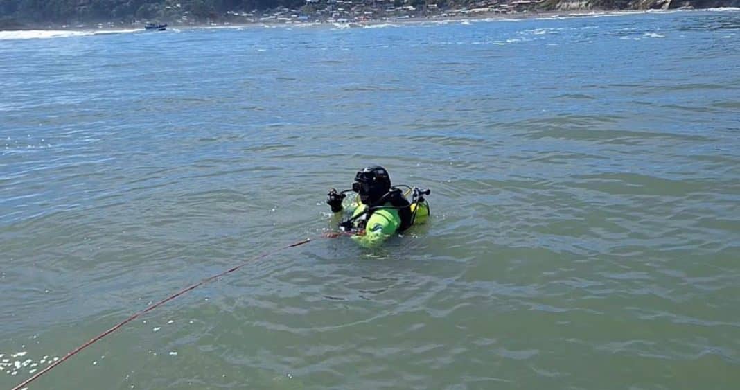 ¡Increíble esfuerzo! Buzos mariscadores y grupos subacuáticos se unen en la búsqueda de un menor en Puerto Saavedra