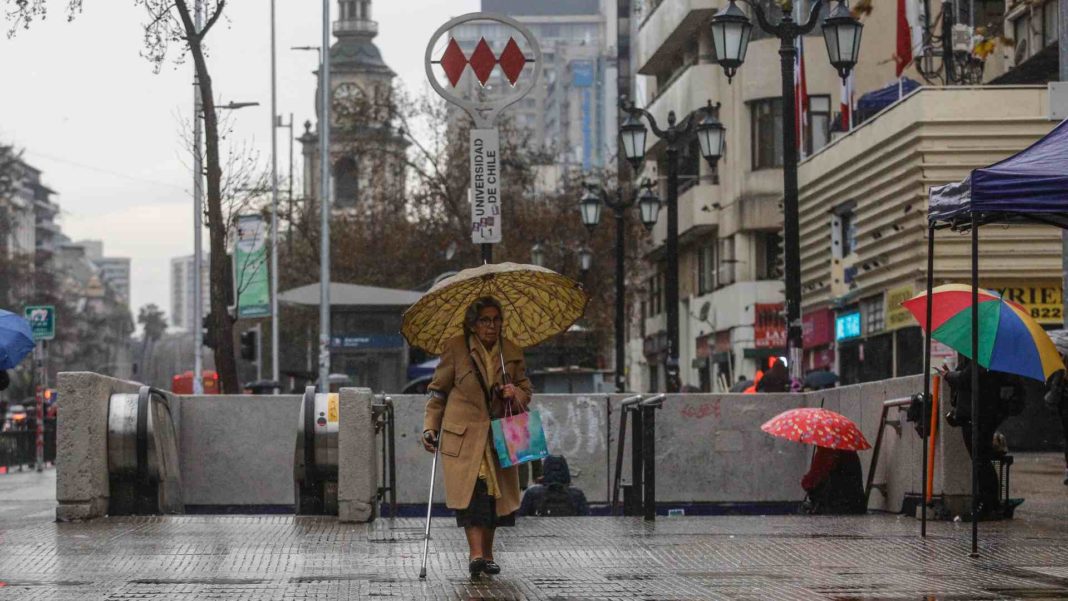 ¡Prepárate para la lluvia en Santiago! Descubre cuándo llegará el esperado cambio de clima