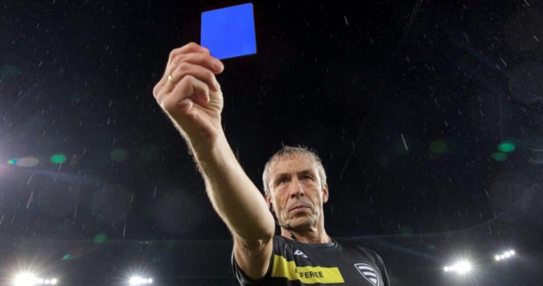 ¡Revolutionary Change in Football! The Arrival of the Blue Card: Why is it Used, What is it For, and Since When?