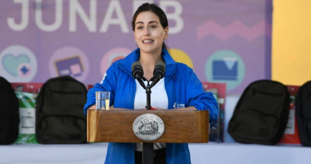 Alcaldesa de Viña del Mar emplaza al presidente en entrega de útiles escolares
