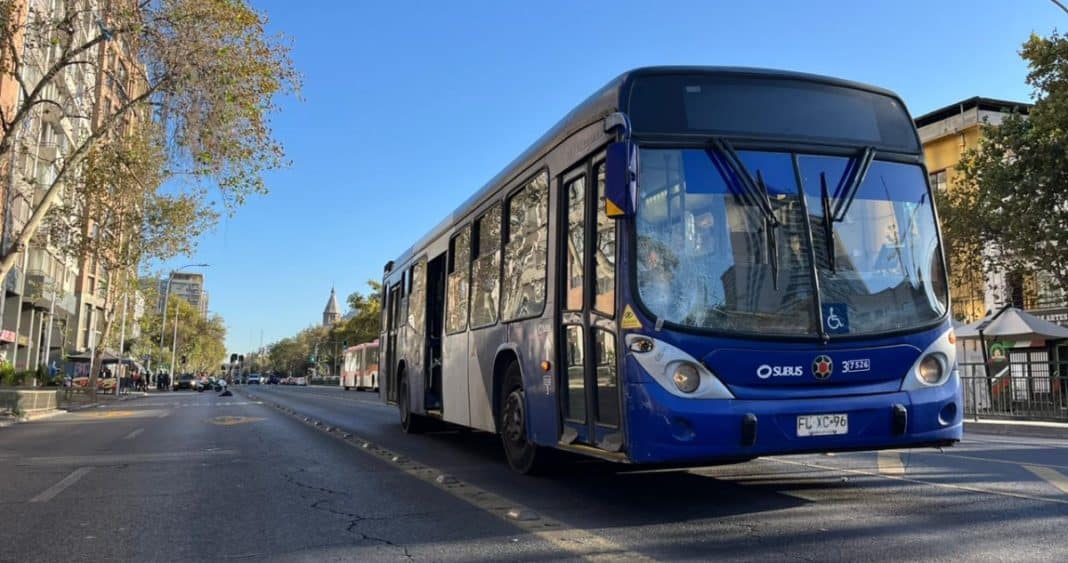Impactante: Escolar de 14 años lucha por su vida tras ser atropellada por un bus RED en Santiago