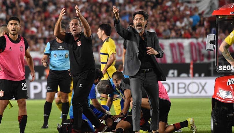 Impactante incidente en el fútbol argentino: Jugador se desvanece en pleno partido