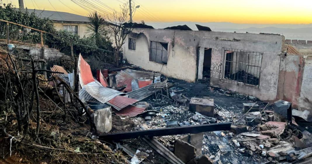 Impactantes imágenes del devastador incendio en Valparaíso: Cerro Cordillera consumido por las llamas