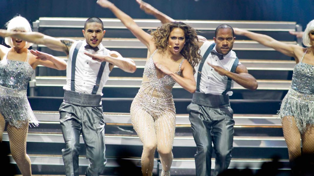 Jennifer Lopez cancela siete conciertos de su gira mundial