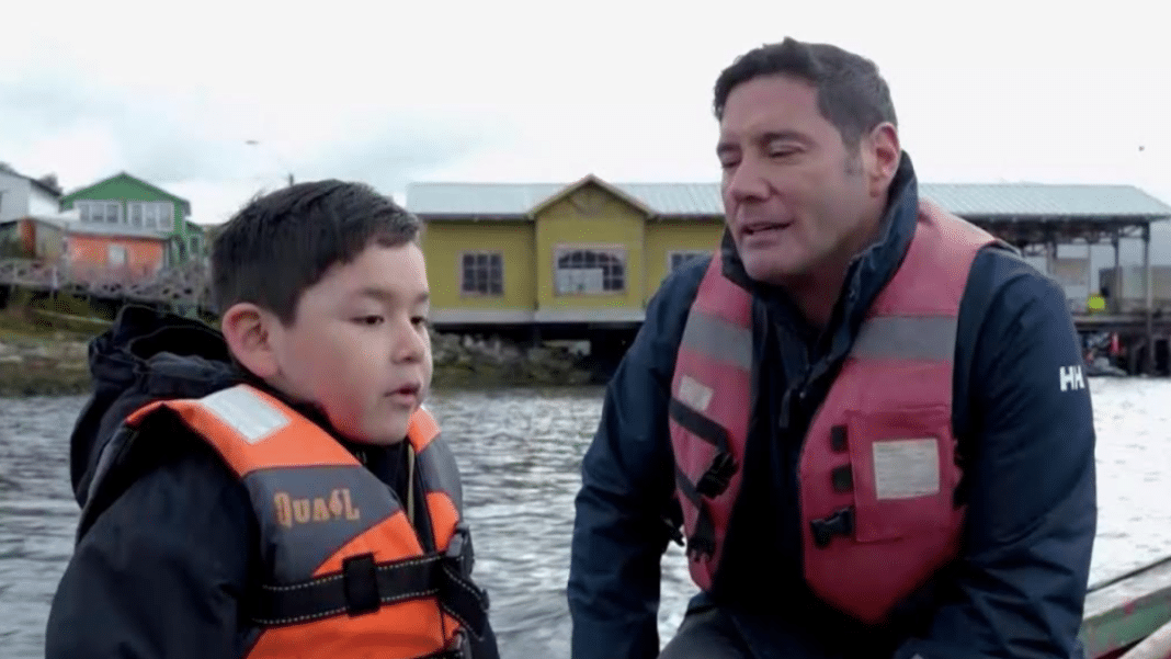 Pancho Saavedra vivirá un emotivo momento en “Lugares que hablan” cuando los niños de Puerto Edén