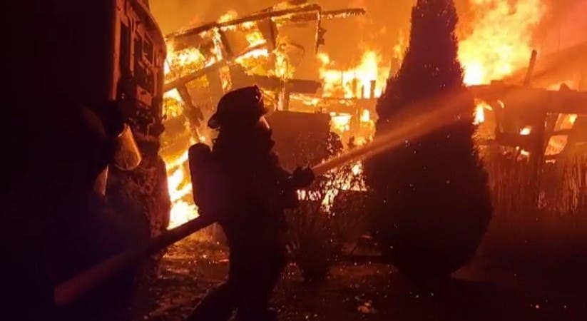 ¡Ataque incendiario en La Araucanía! Delincuentes destruyen maquinaria en Vilcún