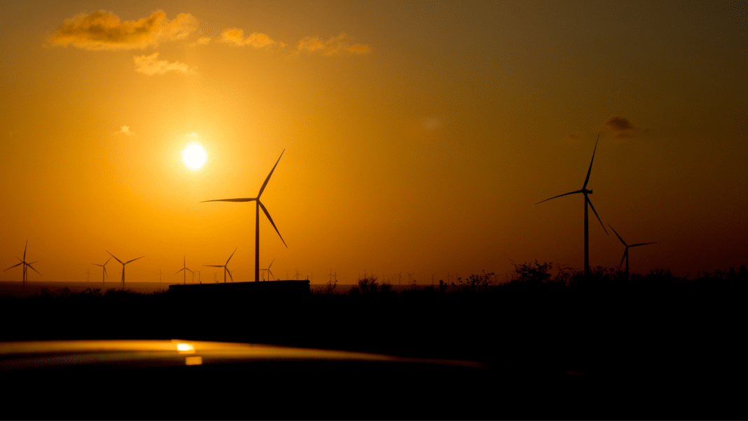 ¡Descubre por qué es crucial ahorrar energía con el Diplomado de Eficiencia Energética!