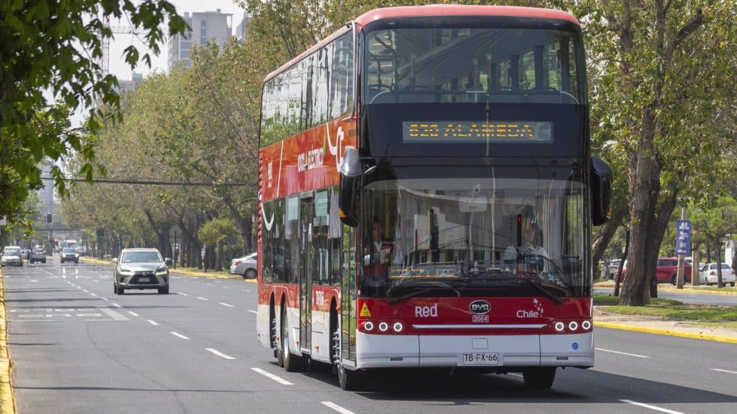 ¡Descubre por qué los buses RED de dos pisos ya no circulan en Santiago!