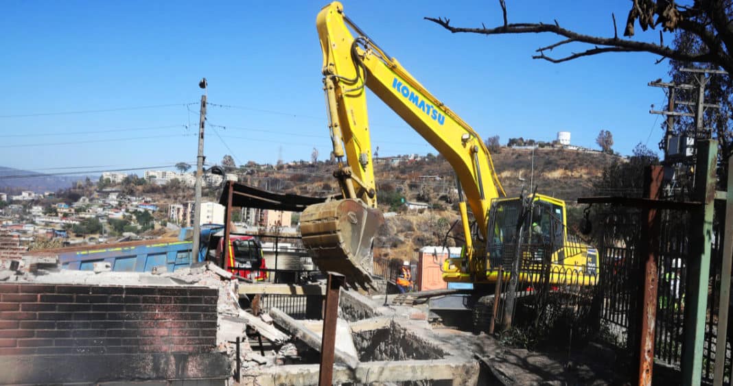 ¡Escándalo! Parlamentarios critican el largo plazo del plan de reconstrucción en Valparaíso